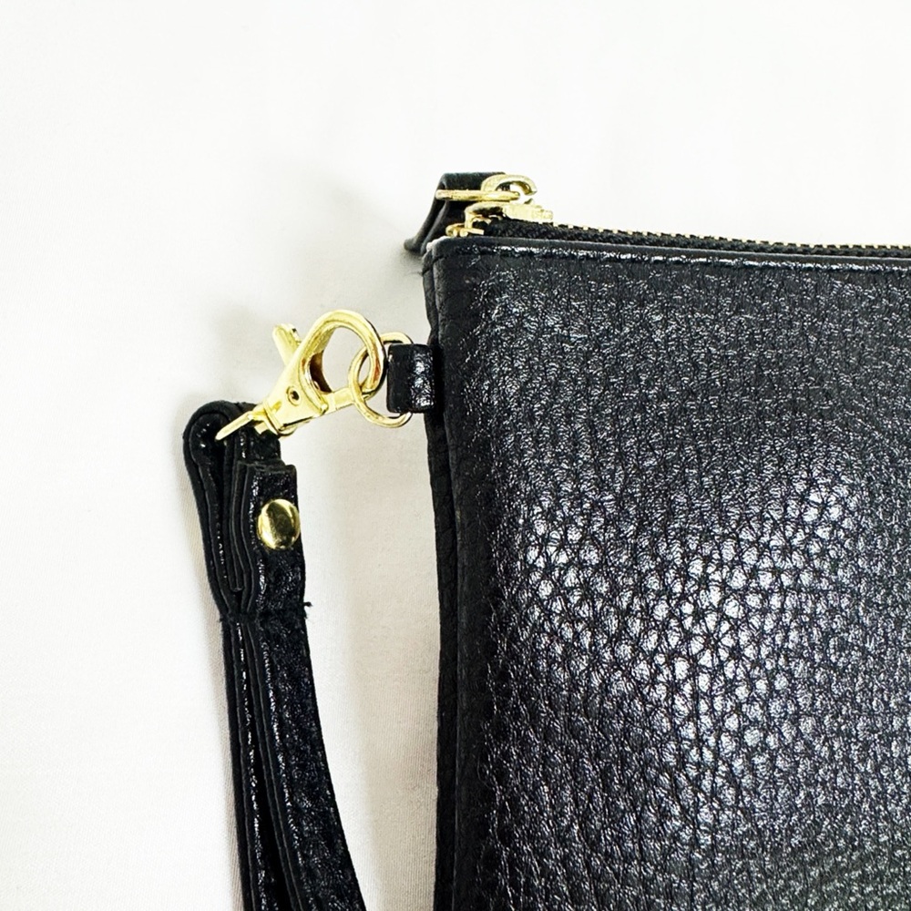 ADRIENNE VITTADINI Black Leather Charging Case/Wristlet - Picture 3 of 6